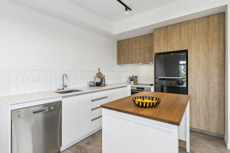 Photo of property in 6/69 Tiketike Way, Brooklyn, Wellington, 6021