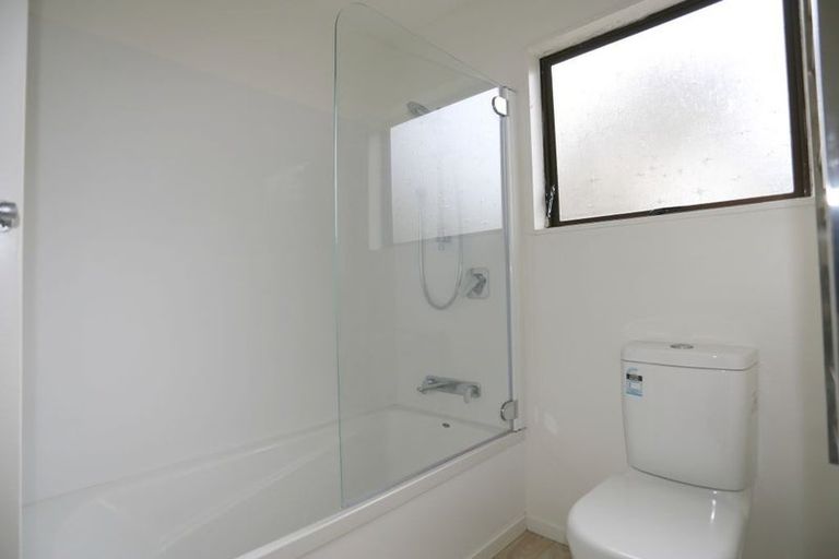 Photo of property in 36 Pitcairn Crescent, Bryndwr, Christchurch, 8053