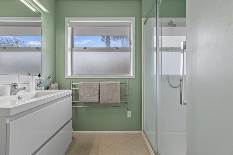 Photo of property in 10 Mountbatten Place, Te Puke, 3119