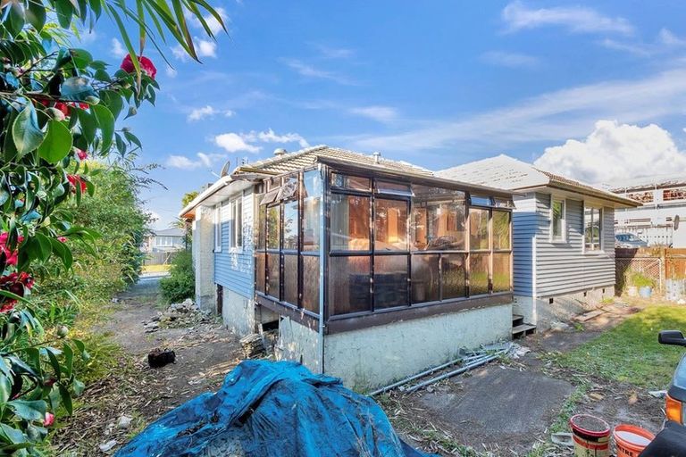 Photo of property in 14 Geordie Street, Henderson, Auckland, 0612