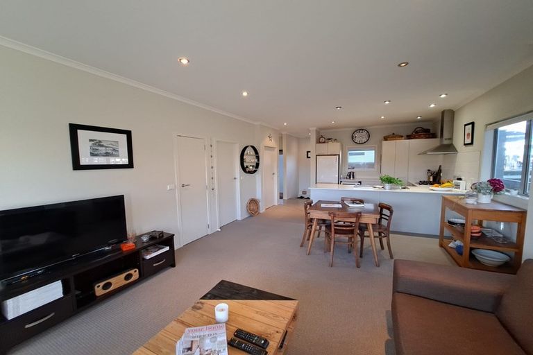 Photo of property in The Strand, 1/16 Ronald Street, Strandon, New Plymouth, 4312