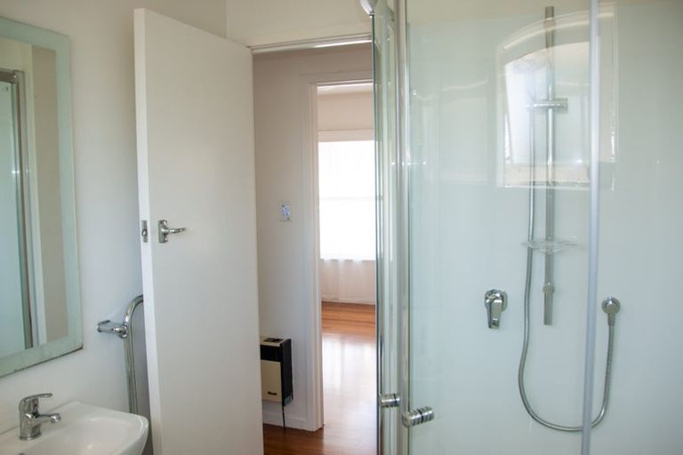 Photo of property in 22 Old Lake Road, Narrow Neck, Auckland, 0624