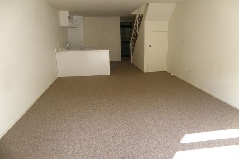 Photo of property in 2u5 Malcolm Lane, Thorndon, Wellington, 6011
