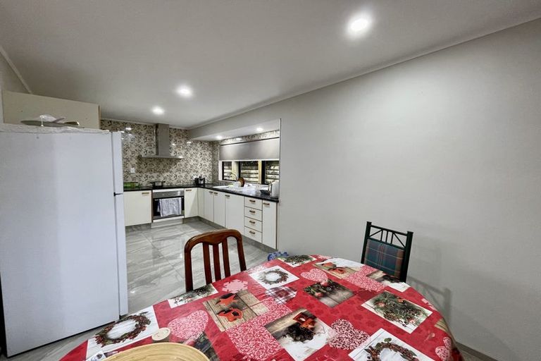Photo of property in 2/27 Rata Street, New Lynn, Auckland, 0600
