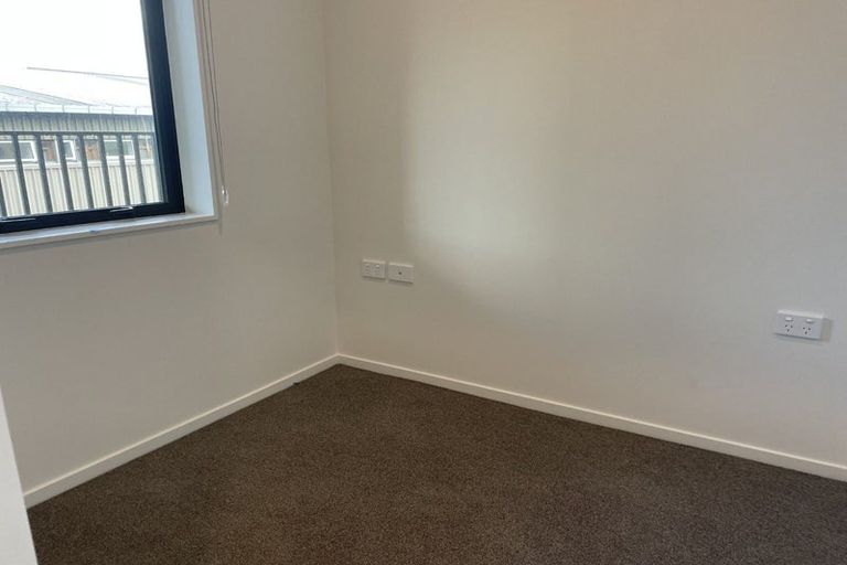 Photo of property in 104/28c Eileen Newey Place, Henderson, Auckland, 0612