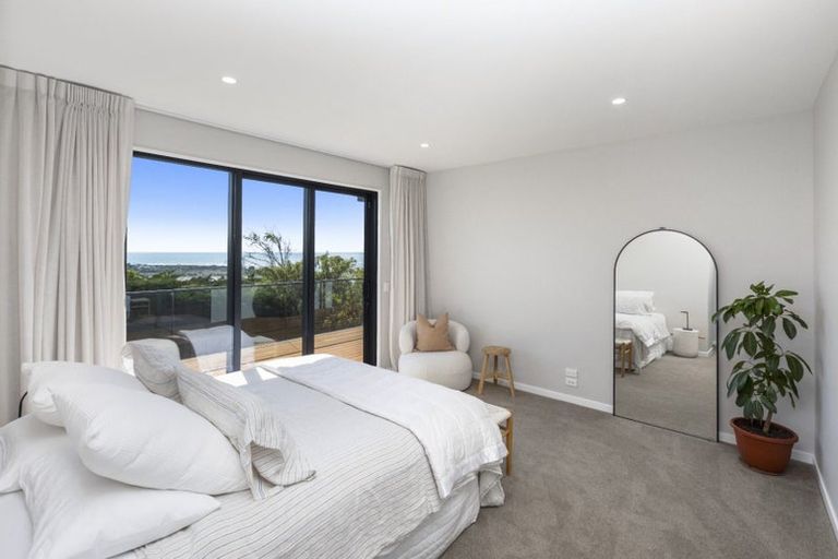 Photo of property in 63 Moncks Spur Road, Redcliffs, Christchurch, 8081