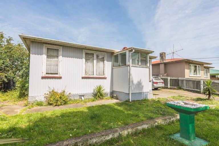 Photo of property in 70 Manuka Street, Castlecliff, Whanganui, 4501