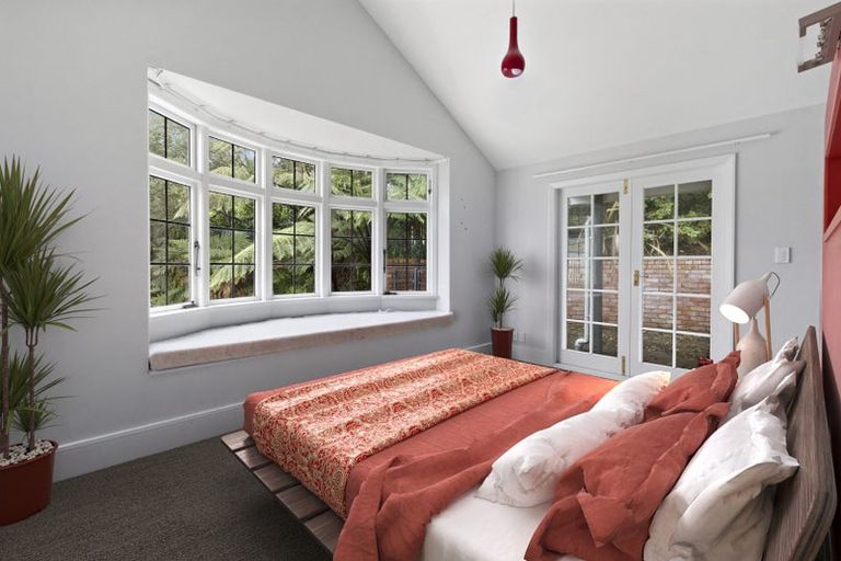 Photo of property in 10 Hillview Crescent, Paparangi, Wellington, 6037