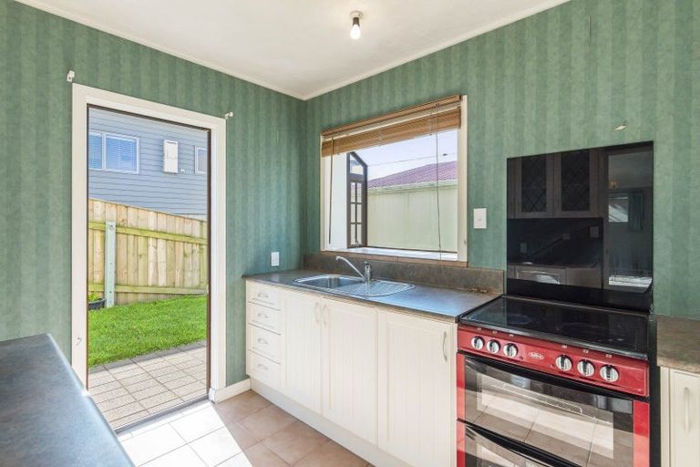 Photo of property in 17 Howell Road, Paraparaumu Beach, Paraparaumu, 5032