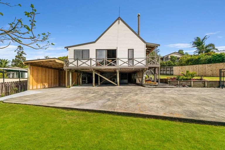 Photo of property in 38 Thorburn Avenue, Red Beach, 0932