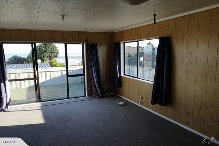 Photo of property in 5b Crispe Road, Clarks Beach, 2122