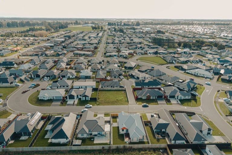 Photo of property in 16 Gemstone Place, Rolleston, 7615