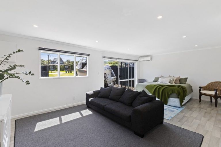 Photo of property in 10 Cottonwood Place, Kawakawa Bay, Papakura, 2585