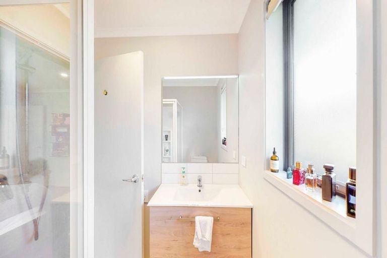 Photo of property in 31 Mooring Close, Whitby, Porirua, 5024