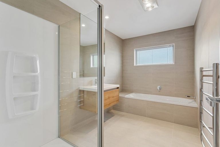 Photo of property in 39 Parkmore Drive, Rosehill, 2113