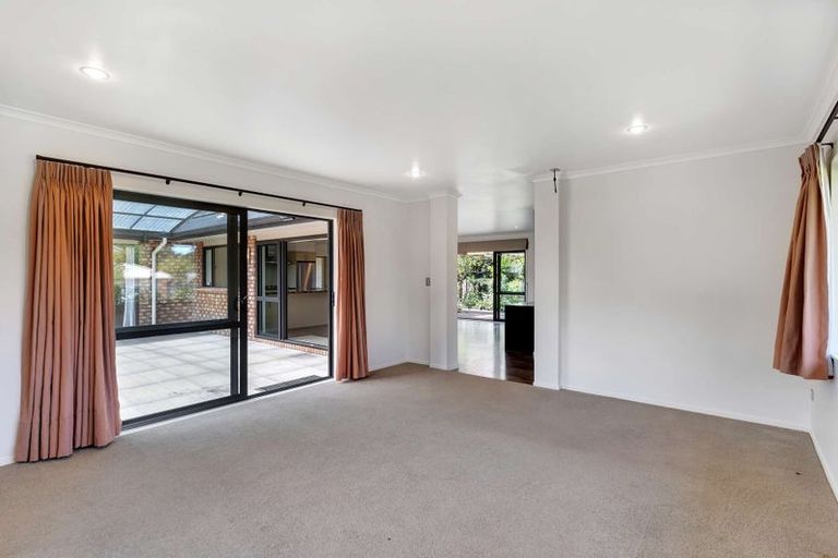 Photo of property in 21 Mandalay Place, Waiuku, 2123
