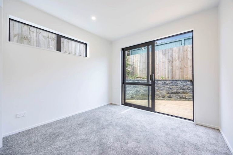 Photo of property in 3/17 Kingdale Road, Henderson, Auckland, 0610