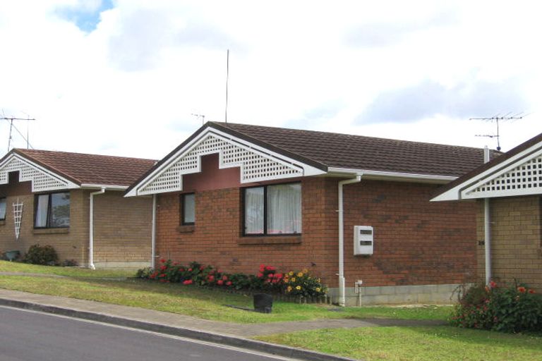 Photo of property in Shepherds Park Retirement Village, 19/2 John Bracken Way, Beach Haven, Auckland, 0626
