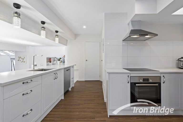 Photo of property in 2/51 Seaton Road, Murrays Bay, Auckland, 0630