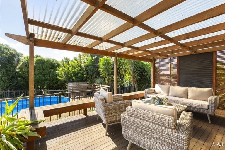 Photo of property in 42 Park Road, Waiuku, 2683