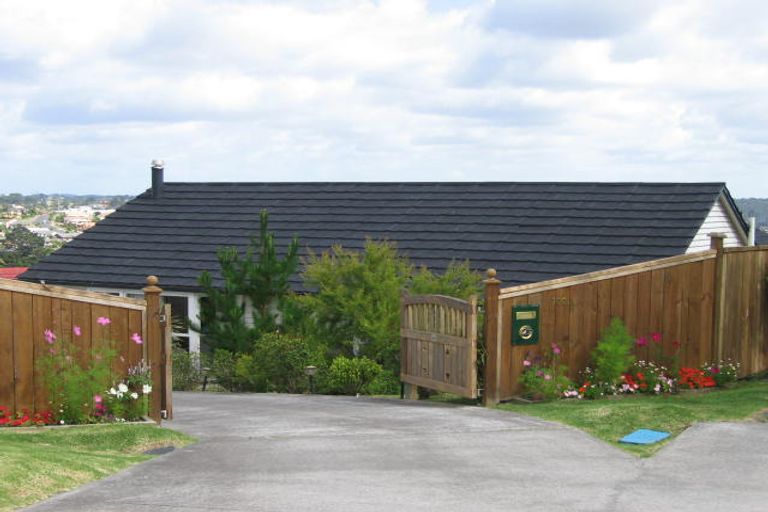 Photo of property in 100a Sunset Road, Unsworth Heights, Auckland, 0632