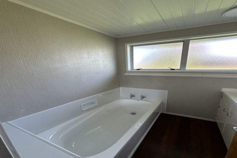Photo of property in 76 Rosewarne Crescent, Glendene, Auckland, 0602