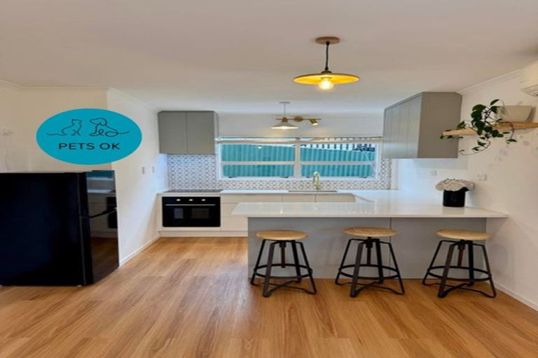 Photo of property in 3 Hartley Terrace, Massey, Auckland, 0614