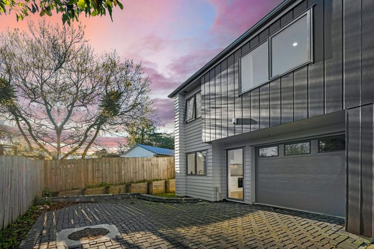Photo of property in 6d Buisson Glade, West Harbour, Auckland, 0618