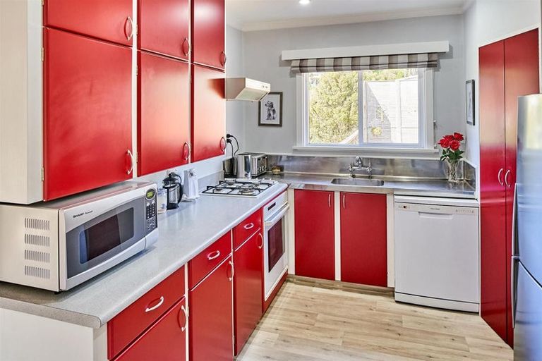 Photo of property in 5 Mahoe Street, Tawa, Wellington, 5028