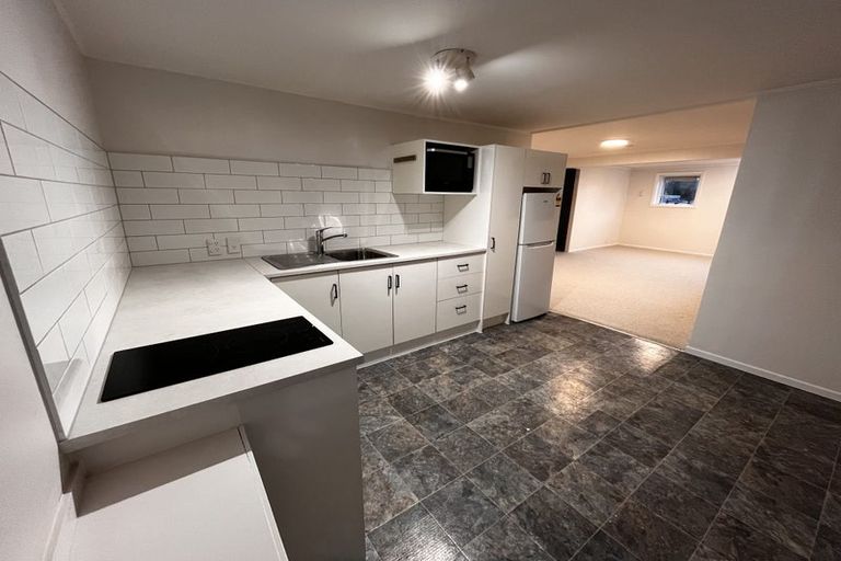 Photo of property in 17 Highland Avenue, Titirangi, Auckland, 0604