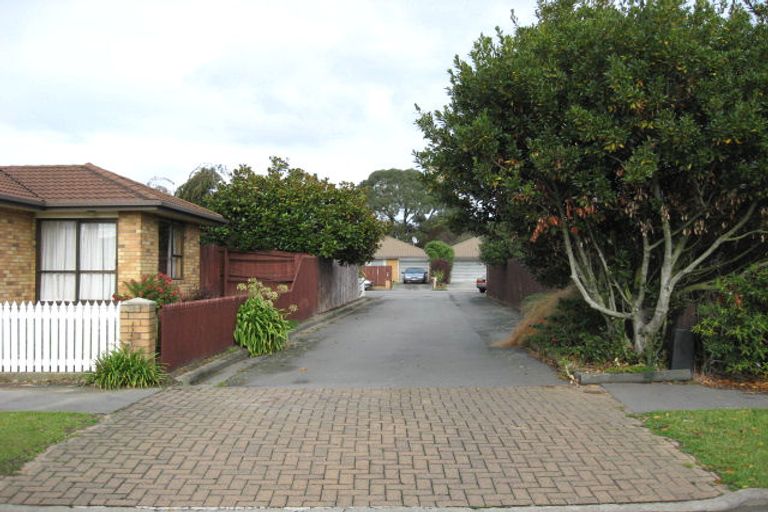 Photo of property in 10a Honeysuckle Place, Northcote, Christchurch, 8052