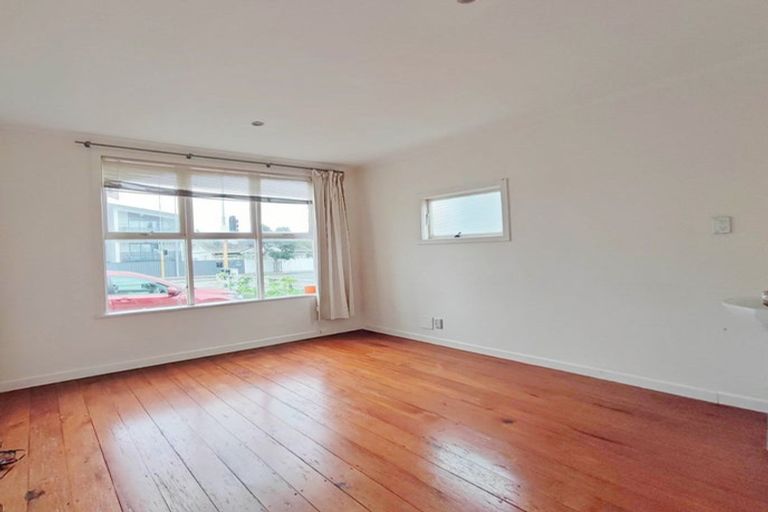 Photo of property in 352 Lake Road, Takapuna, Auckland, 0622