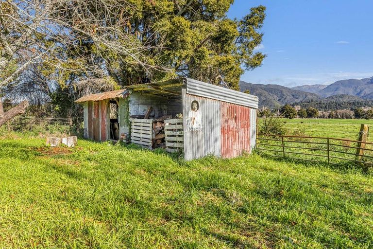 Photo of property in 230 Loop Road, East Takaka, Takaka, 7183