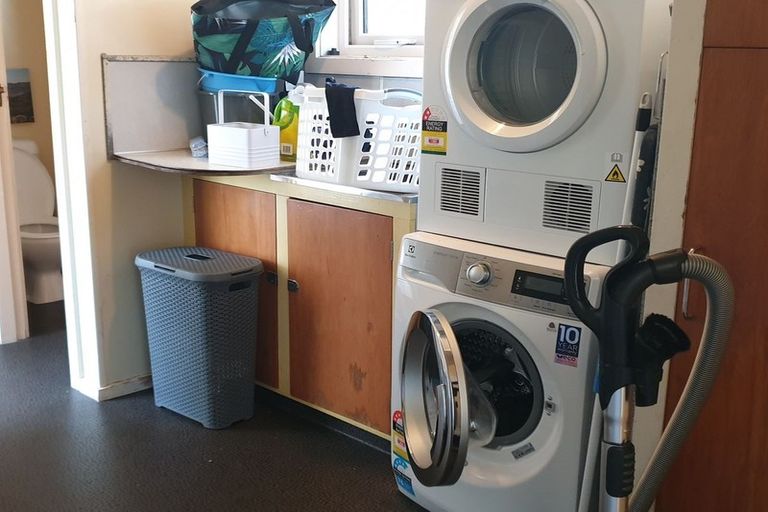 Photo of property in 9 Terrace Road, Titahi Bay, Porirua, 5022