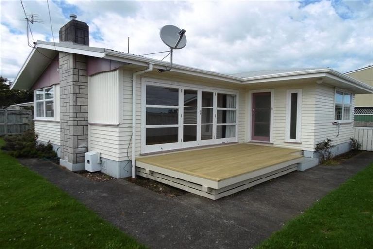 Photo of property in 2 Norton Place, Spotswood, New Plymouth, 4310