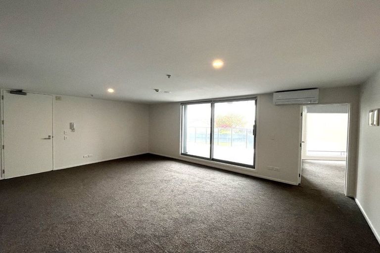 Photo of property in Bella Vista, 1h/84 Gunner Drive, Te Atatu Peninsula, Auckland, 0610