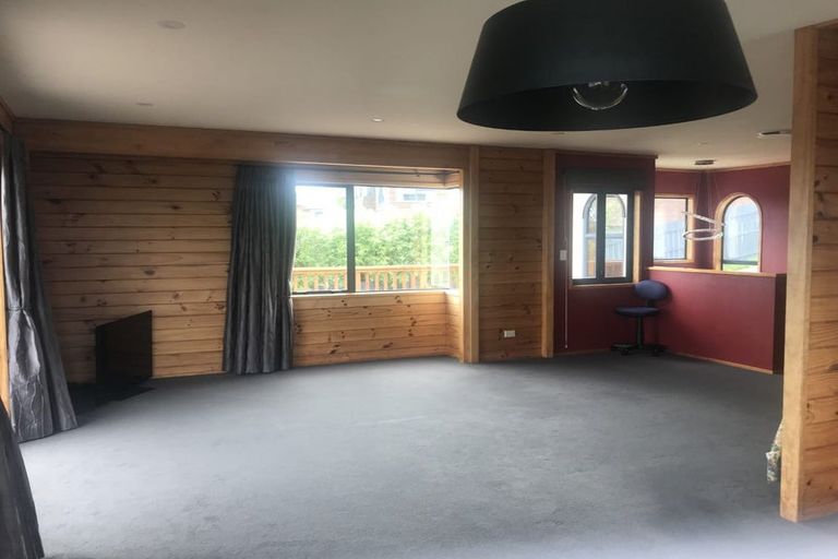 Photo of property in 123 Luckens Road, West Harbour, Auckland, 0618