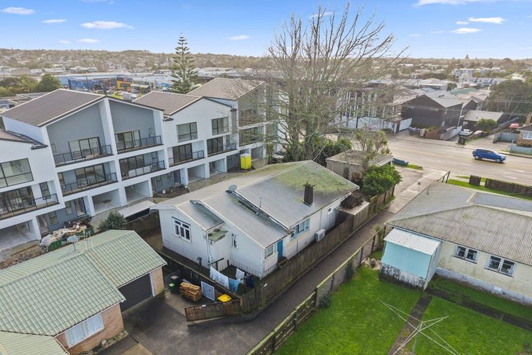 Photo of property in 4050 Great North Road, Glen Eden, Auckland, 0602
