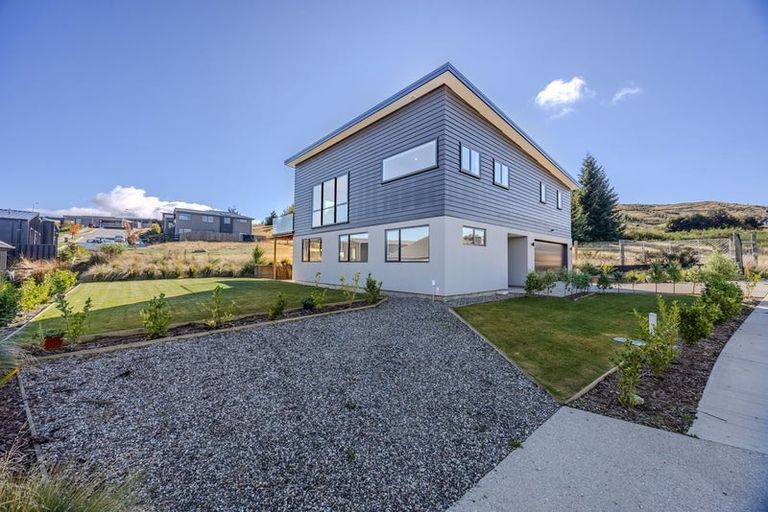 Photo of property in 60 Kirimoko Crescent, Wanaka, 9305