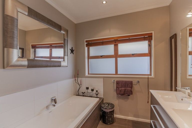 Photo of property in 12 Ngarimu Crescent, Taradale, Napier, 4112
