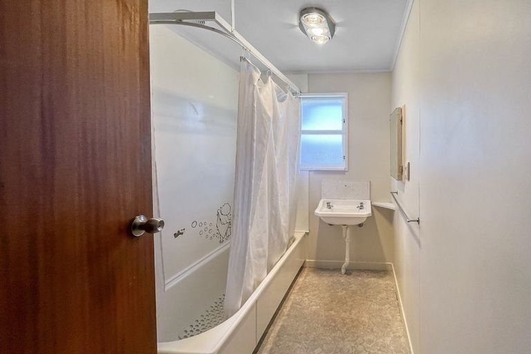 Photo of property in 75-77 Buick Crescent, Awapuni, Palmerston North, 4412