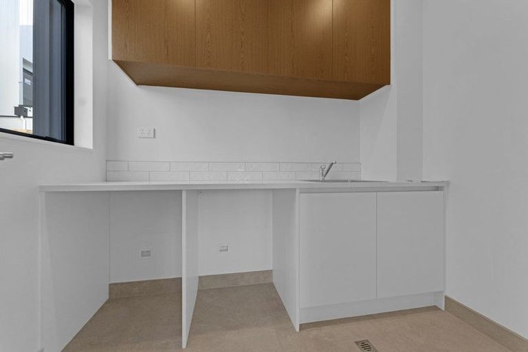 Photo of property in 2 Irwin Lane, Windsor Park, 0632