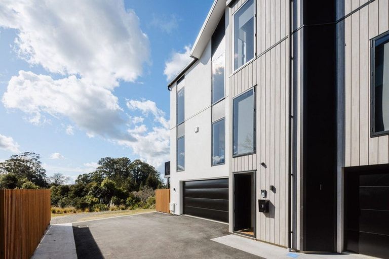 Photo of property in 31 Lakewood Lane, Cambridge, 3434