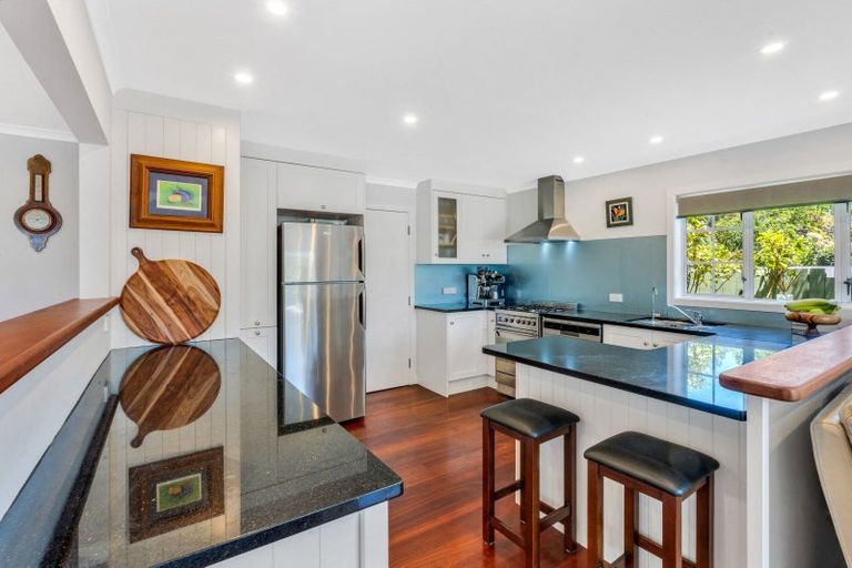 Photo of property in 4 Liston Crescent, Cockle Bay, Auckland, 2014