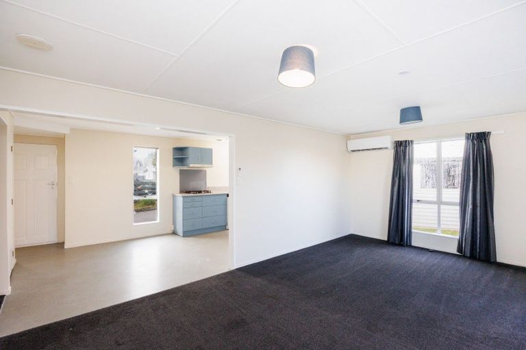 Photo of property in 41 Acacia Street, Kelvin Grove, Palmerston North, 4414