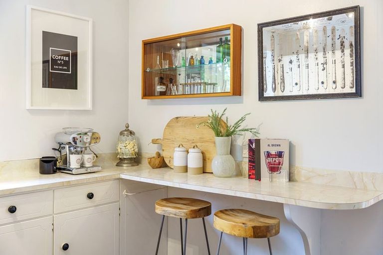 Photo of property in 28 Rewarewa Crescent, Waikanae, 5036