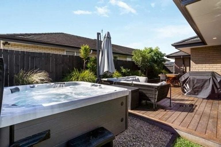 Photo of property in 25 Captain Mitchell Drive, Opaheke, Papakura, 2113