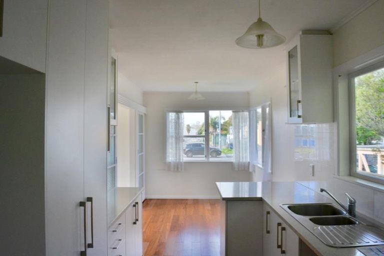 Photo of property in 41 Northcote Road, Hillcrest, Auckland, 0627