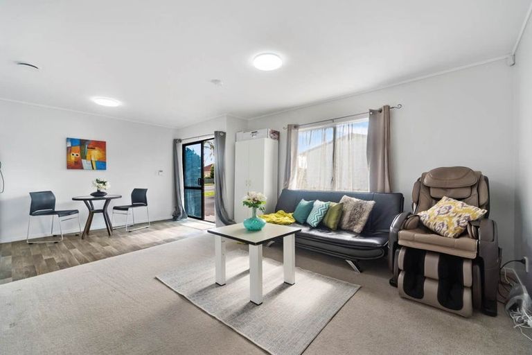 Photo of property in 2/34 Great South Road, Manurewa, Auckland, 2102