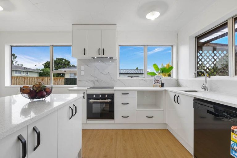 Photo of property in 92 Kayes Road, Pukekohe, 2120